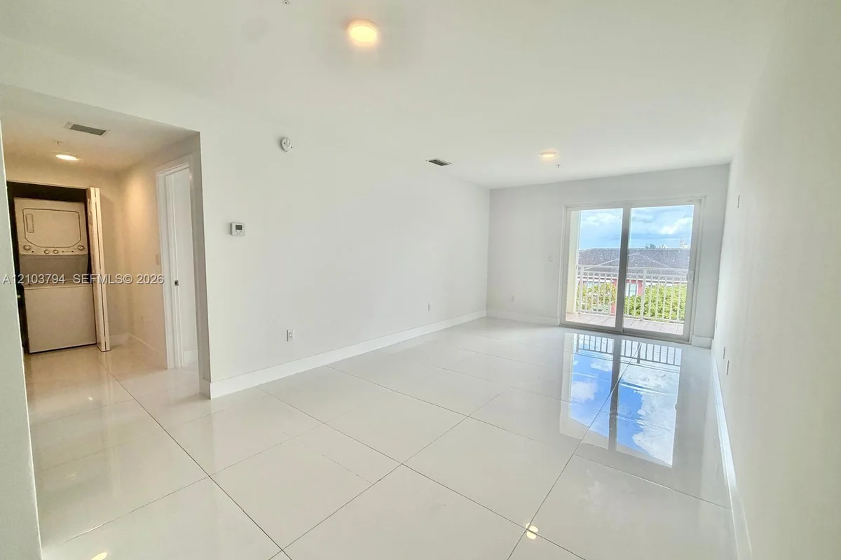 10950 NW 82nd St #402, Doral: photo 1 of 12