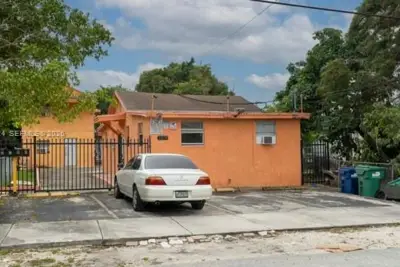 2378 NW 60th St #A, Miami: photo 1 of 21