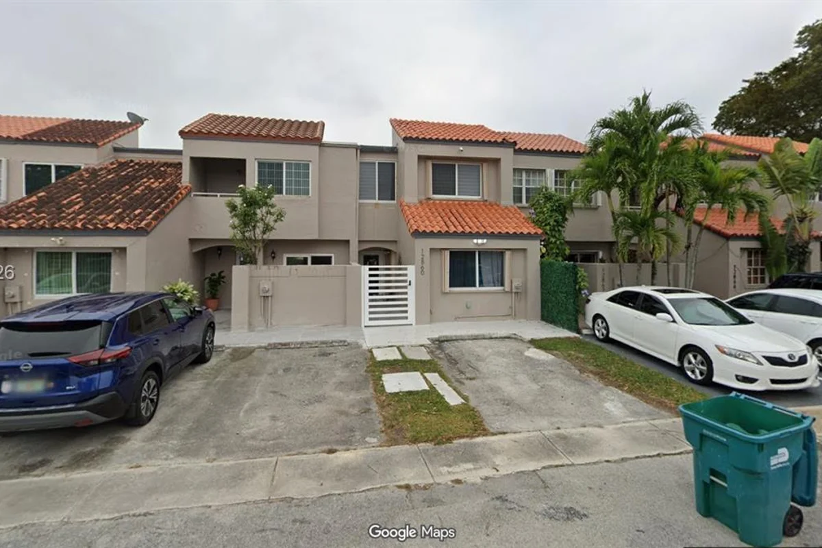12860 SW 64th Ln, Miami: photo 1 of 4