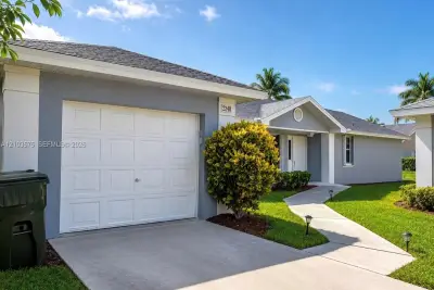 2240 SE 6th Ct, Homestead: photo 1 of 1