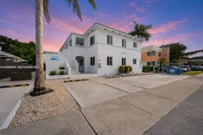550 NE 82nd Ter #6, Miami: photo 1 of 8
