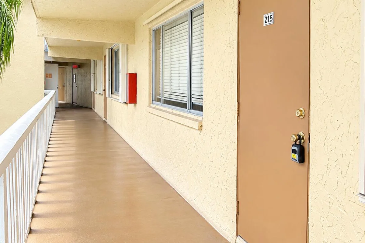 600 Village Green Ct #215, Palm Springs: photo 1 of 9