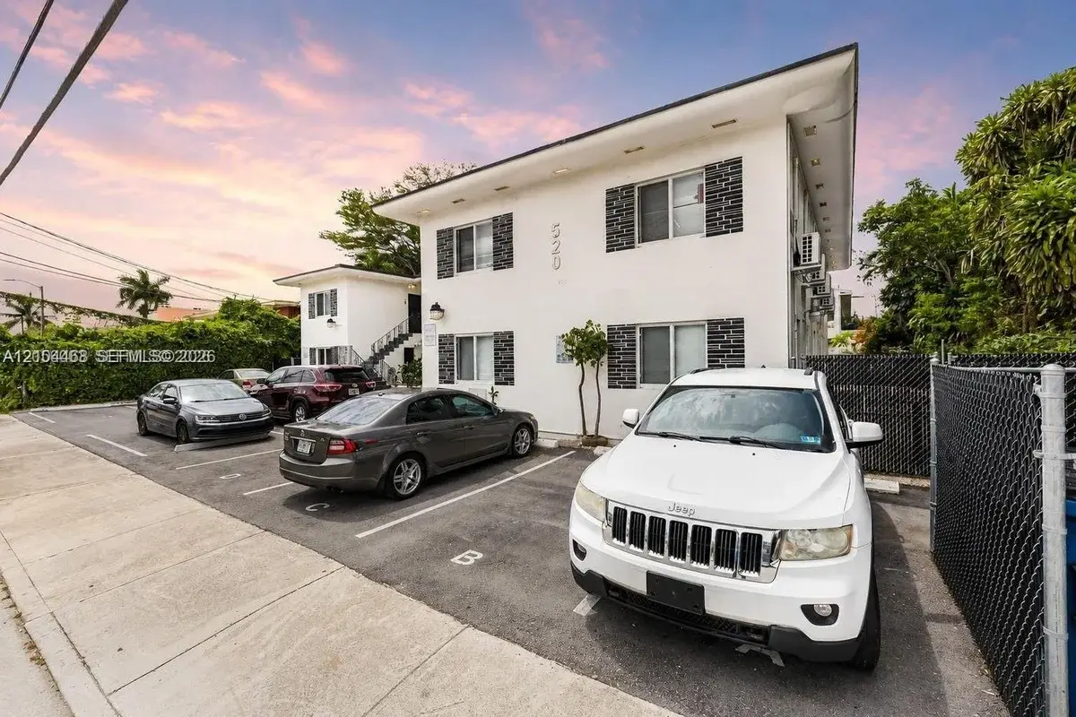 520 NE 82nd Ter #9, Miami: photo 1 of 16