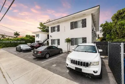 520 NE 82nd Ter #9, Miami: photo 1 of 16