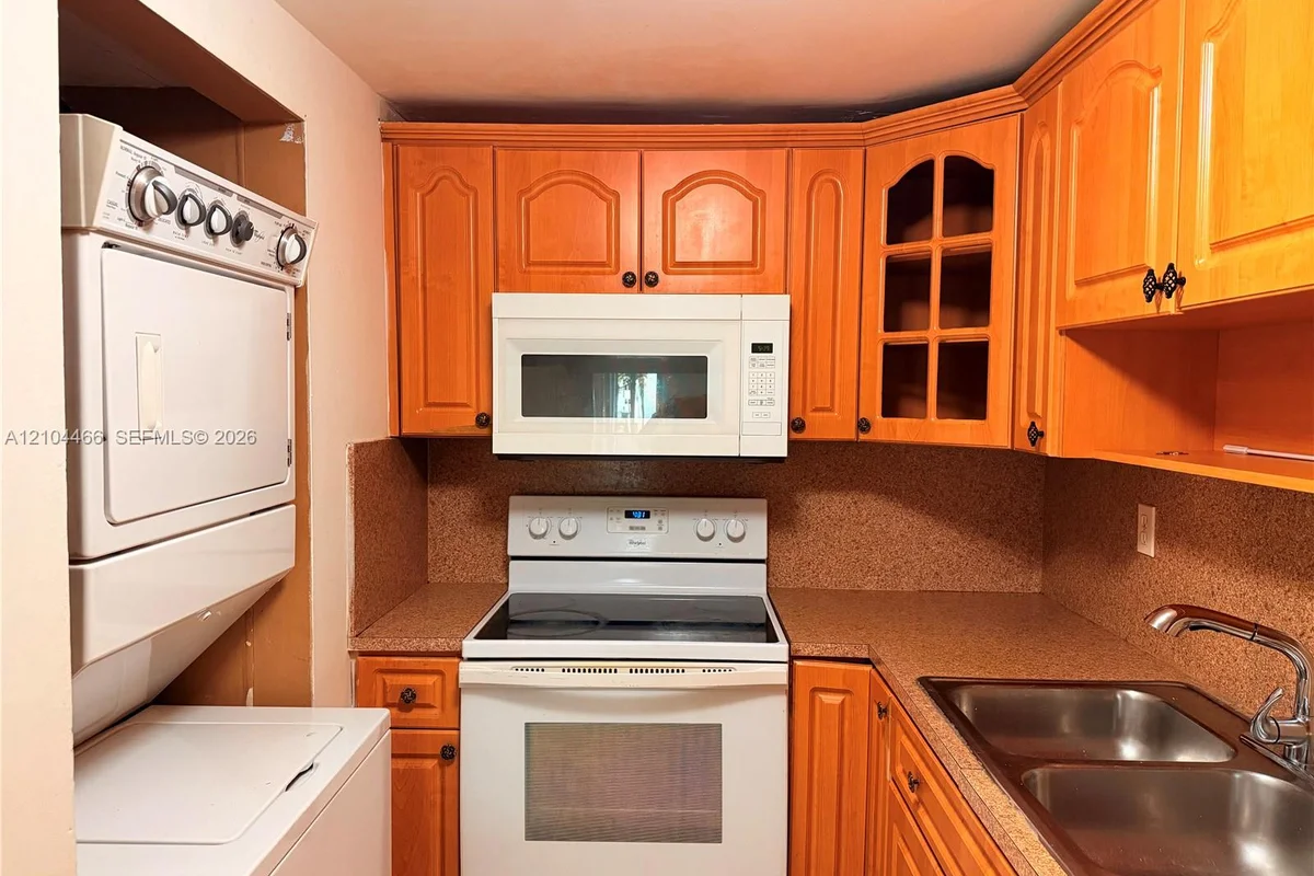10000 NW 80th Ct #2227, Hialeah Gardens: photo 1 of 30
