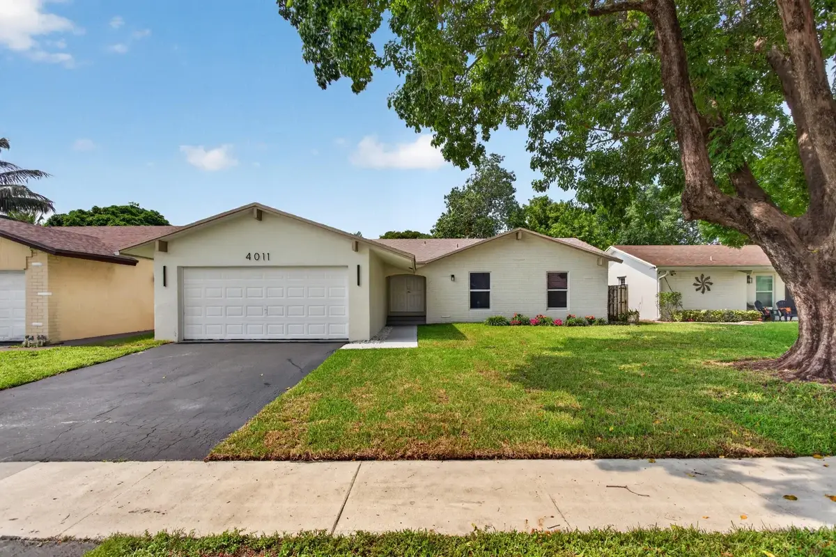 4011 NW 93rd Ave, Sunrise: photo 1 of 13
