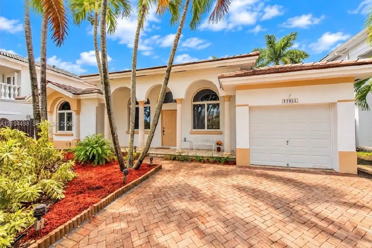 13821 SW 136th Pl, Miami: photo 1 of 26