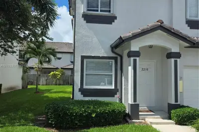 2238 SE 26th Ln, Homestead: photo 1 of 23