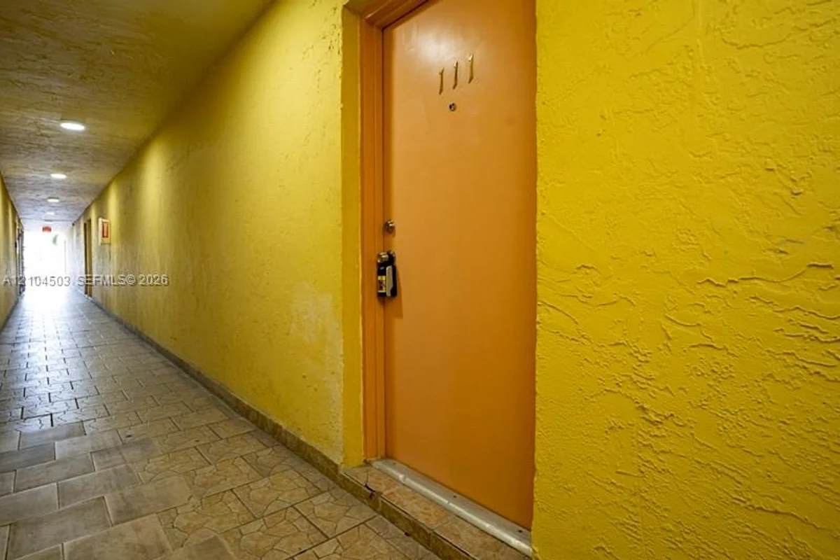 606 W 81st St #111, Hialeah: photo 1 of 18