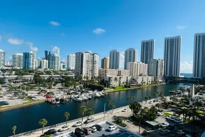 500 Bayview Dr #925, Sunny Isles Beach: photo 1 of 10