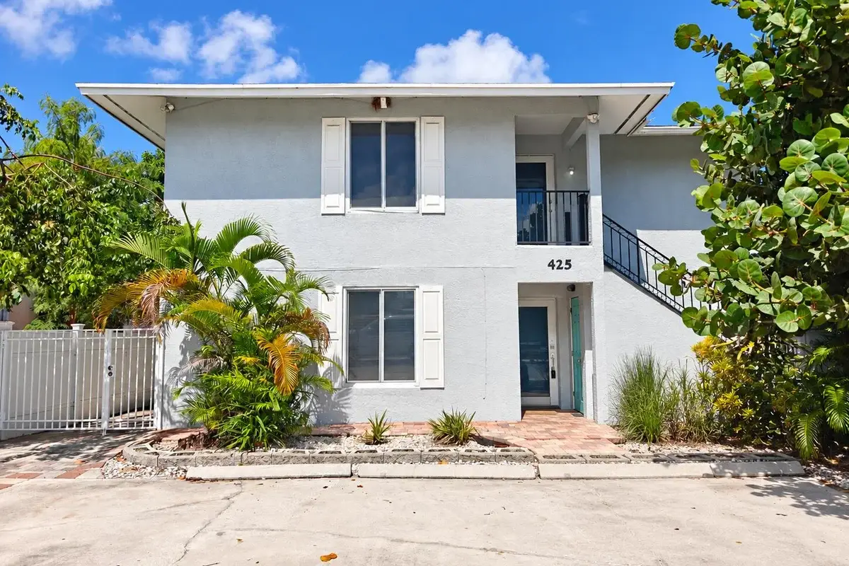 425 Nottingham Blvd, West Palm Beach: photo 1 of 21
