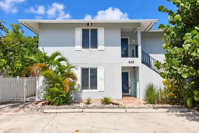 425 Nottingham Blvd, West Palm Beach: photo 1 of 21