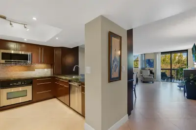 2900 NE 14th St Cswy #402, Pompano Beach: photo 1 of 37