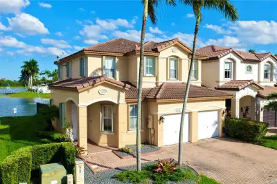 7639 NW 113th Path, Doral: photo 1 of 2