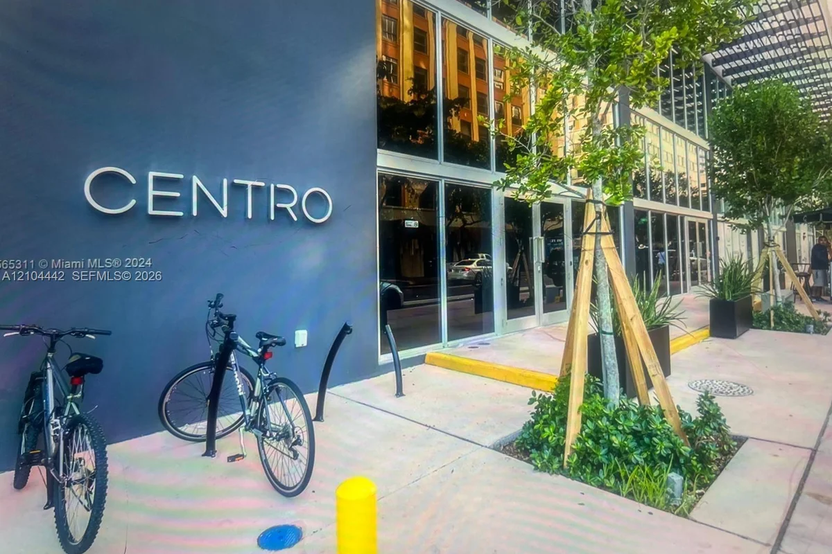 151 SE 1 St #1002, Miami: photo 1 of 16
