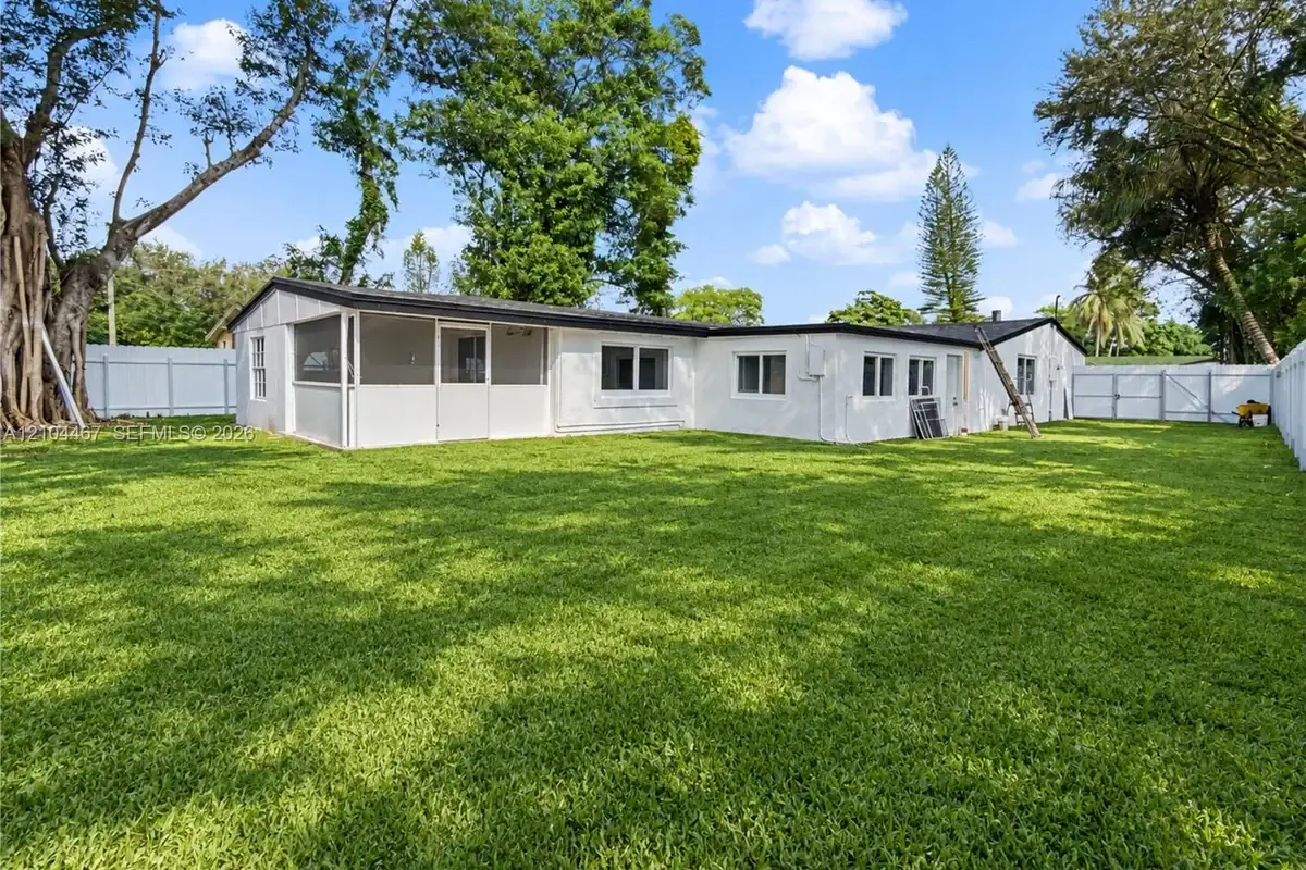 6208 SW 26th St, Miramar: photo 1 of 44