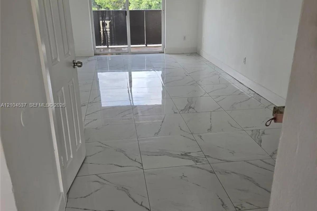 1551 W Okeechobee Rd #15-14, Hialeah: photo 1 of 8