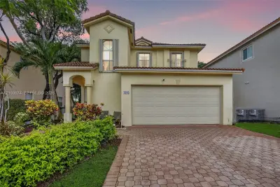 1605 SW 158th Ave, Pembroke Pines: photo 1 of 58