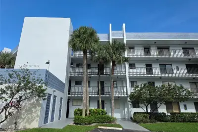 4820 W Lucerne Lakes Blvd W #305, Lake Worth: photo 1 of 12