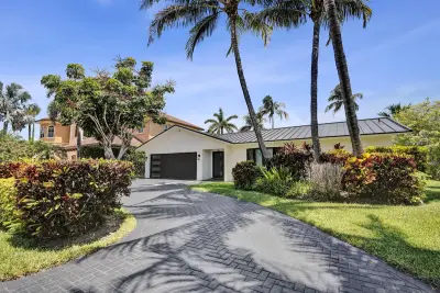 933 Banyan Dr, Delray Beach: photo 1 of 62