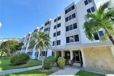 250 180th Dr #560, Sunny Isles Beach: photo 1 of 18