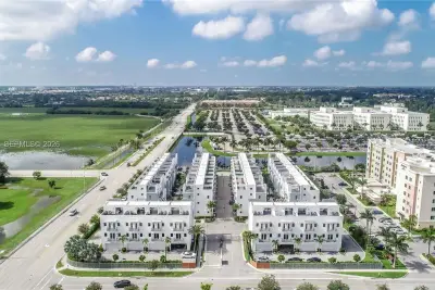 3340 NW 91st Ave, Doral: photo 1 of 15