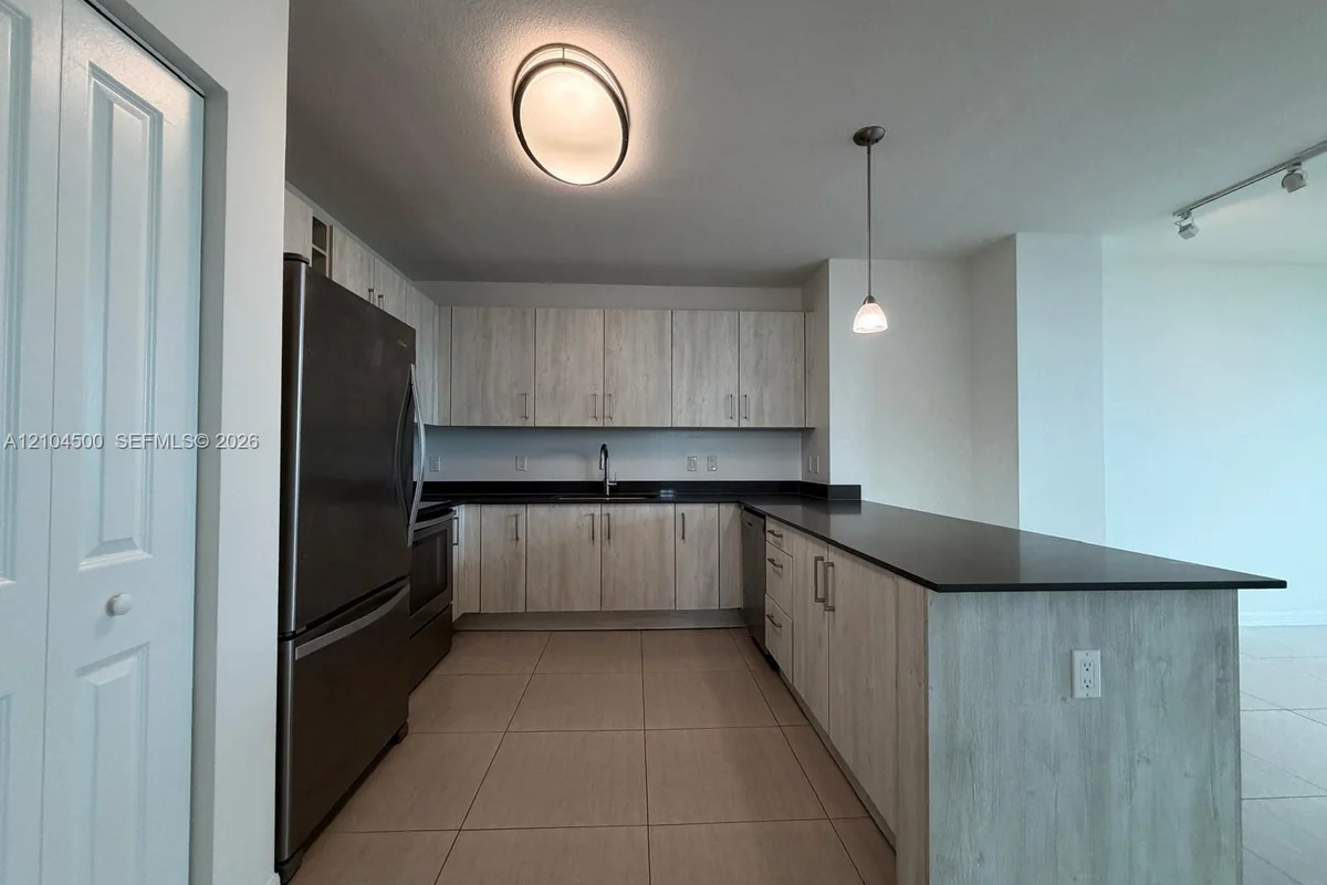 7525 E Treasure Dr #309, North Bay Village: photo 1 of 30