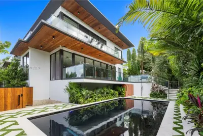 790 NE 77th Ter, Miami: photo 1 of 39