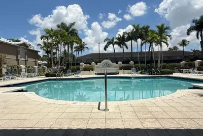 5650 NW 115 Th Ct #101, Doral: photo 1 of 17