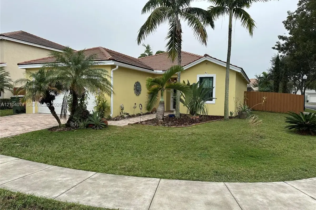 3060 SE 4th Ct, Homestead: photo 1 of 20