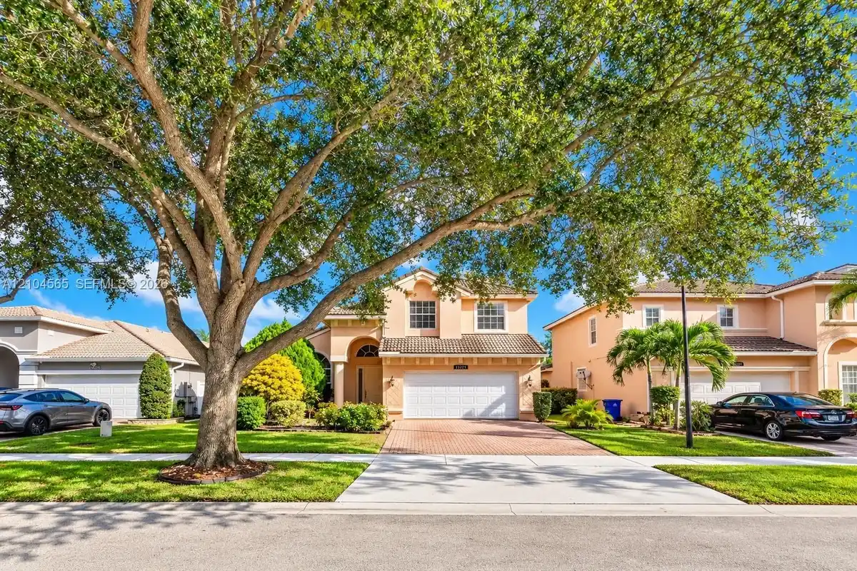 15203 SW 52nd St, Miramar: photo 1 of 34