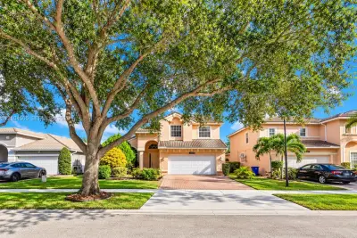 15203 SW 52nd St, Miramar: photo 1 of 34