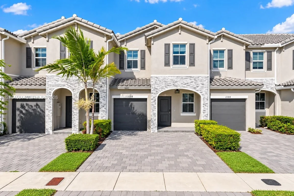 1108 SE 26th Ter, Homestead: photo 1 of 15