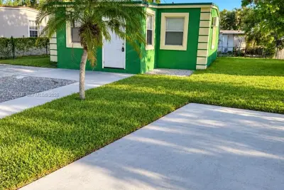 1810 Rutland St, Opa-locka: photo 1 of 4