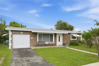 5909 NW 16th Ct, Sunrise: photo 1 of 23