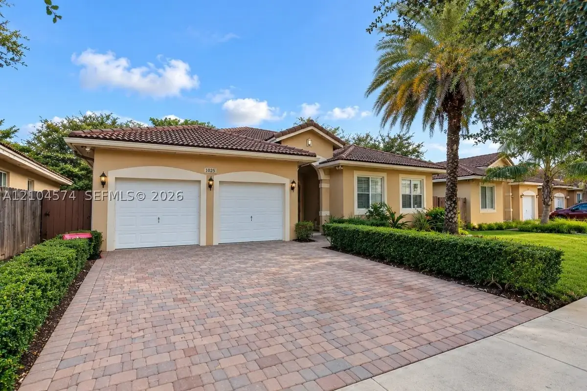 1025 NE 16th Ave, Homestead: photo 1 of 5