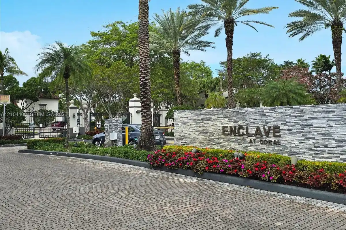4360 NW 107th Ave #101, Doral: photo 1 of 31