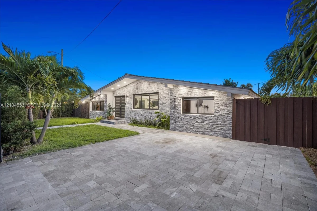 20930 NE 26th Ave, Miami: photo 1 of 41