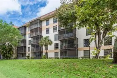 5570 NW 44th St #504-A, Lauderhill: photo 1 of 3