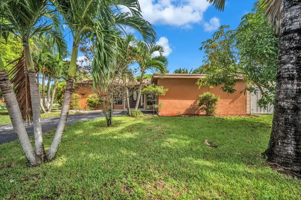 7399 NW 20th Ct, Sunrise: photo 1 of 29
