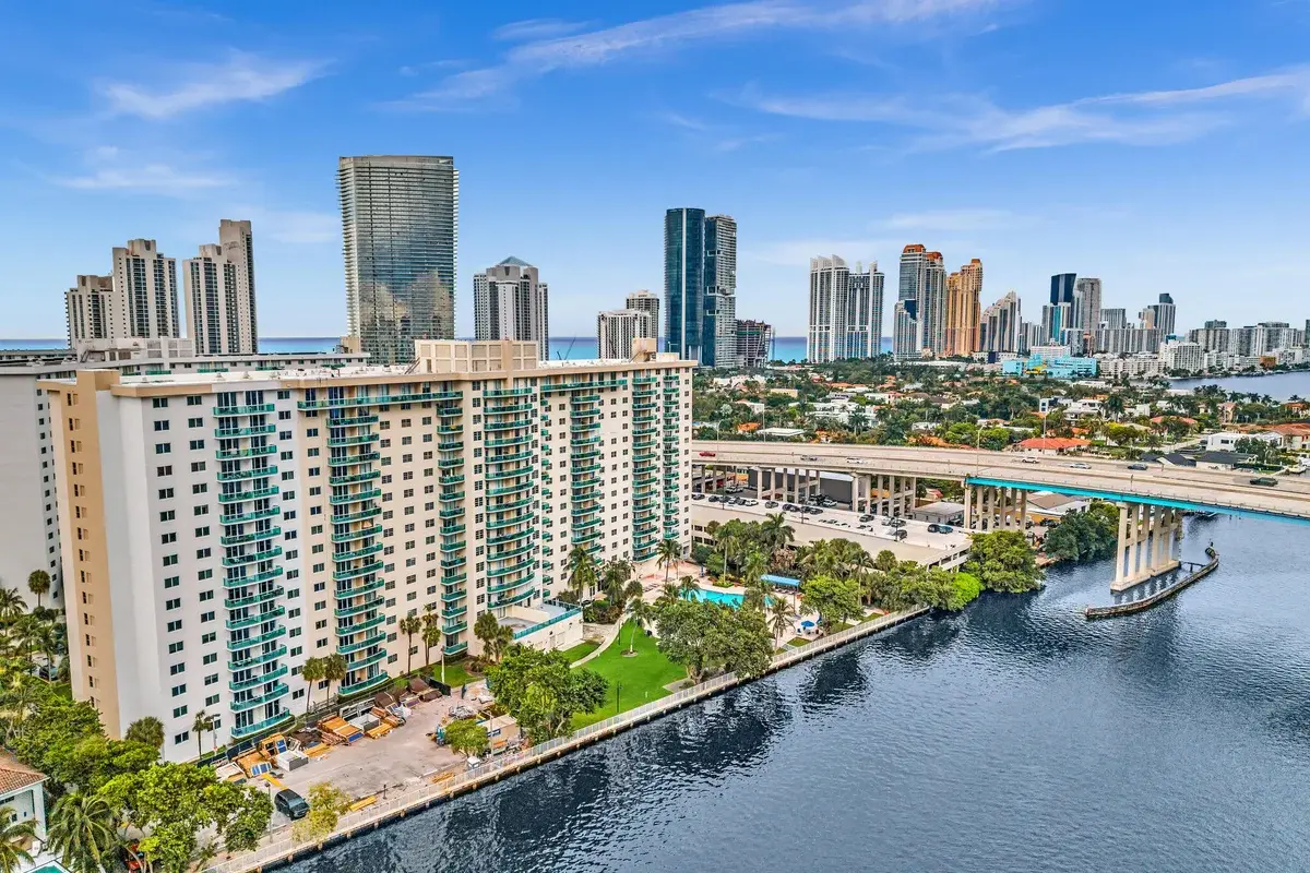 19390 Collins Ave #PH-6, Sunny Isles Beach: photo 1 of 24