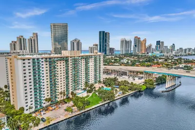 19390 Collins Ave #PH-6, Sunny Isles Beach: photo 1 of 24
