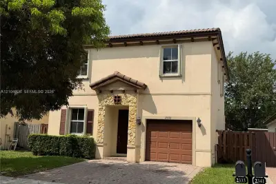 2333 NE 4th St, Homestead: photo 1 of 4