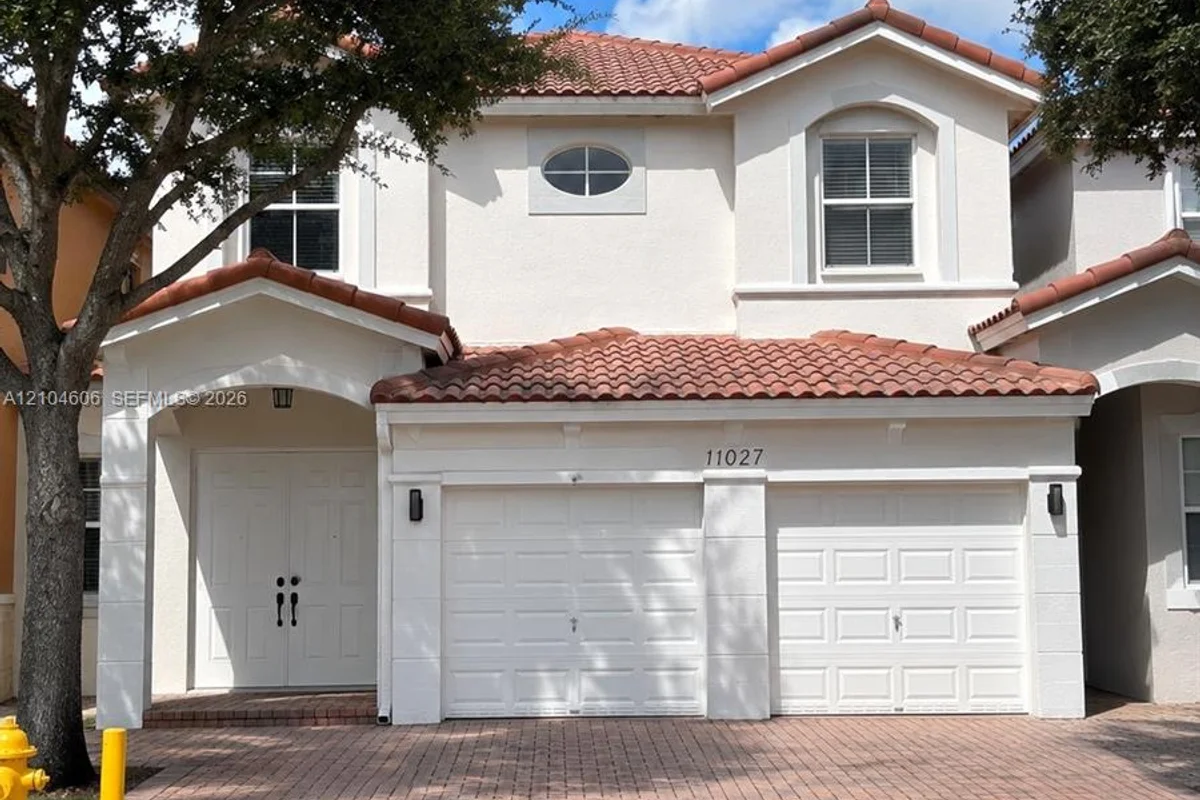 11027 NW 86th Ter, Doral: photo 1 of 33