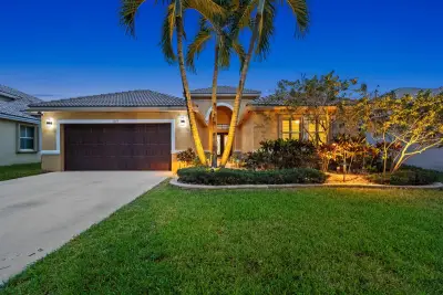 1242 Meadows Blvd, Weston: photo 1 of 90