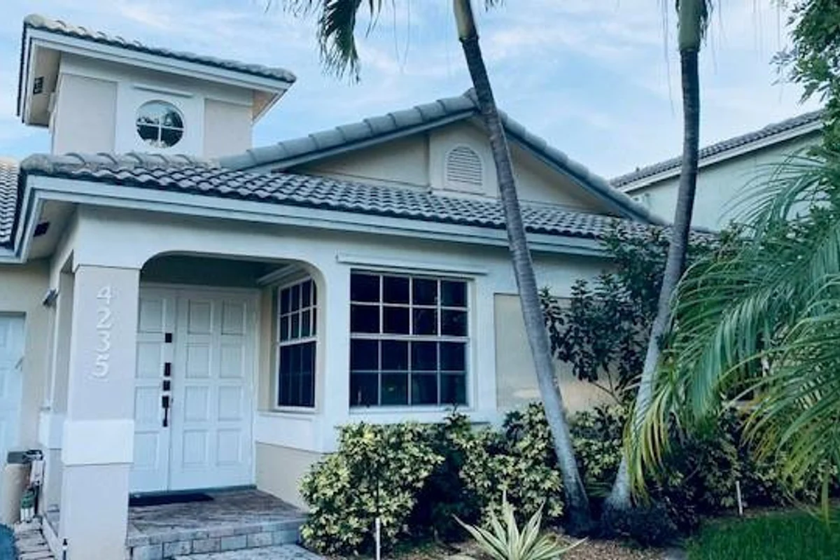 4235 NW 56th Dr, Coconut Creek: photo 1 of 25