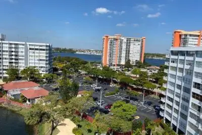 Condo in Miami: photo 1 of 16