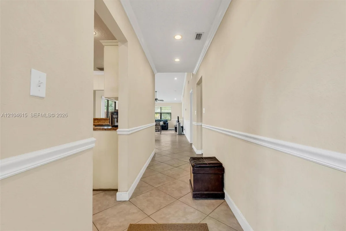 6633 N Parkway Dr #5-7, Margate: photo 1 of 27