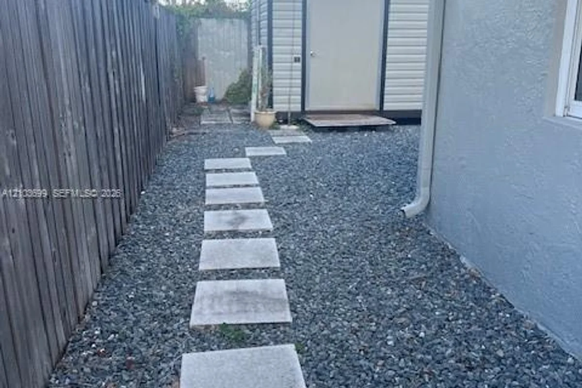 4150 SW 56 #B, Davie: photo 1 of 16