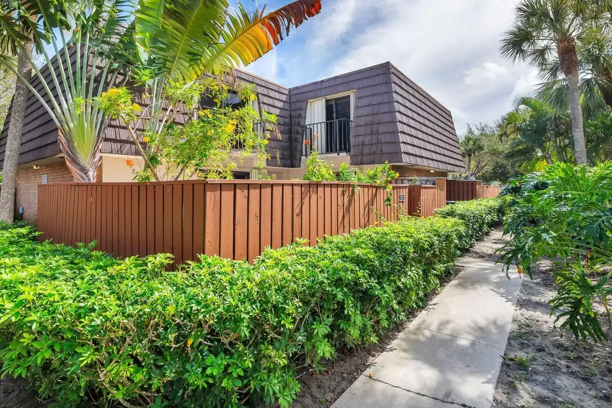 1419 14th Ct, Jupiter: photo 1 of 25